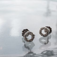 ラメラウンドピアス（特小）シルバー