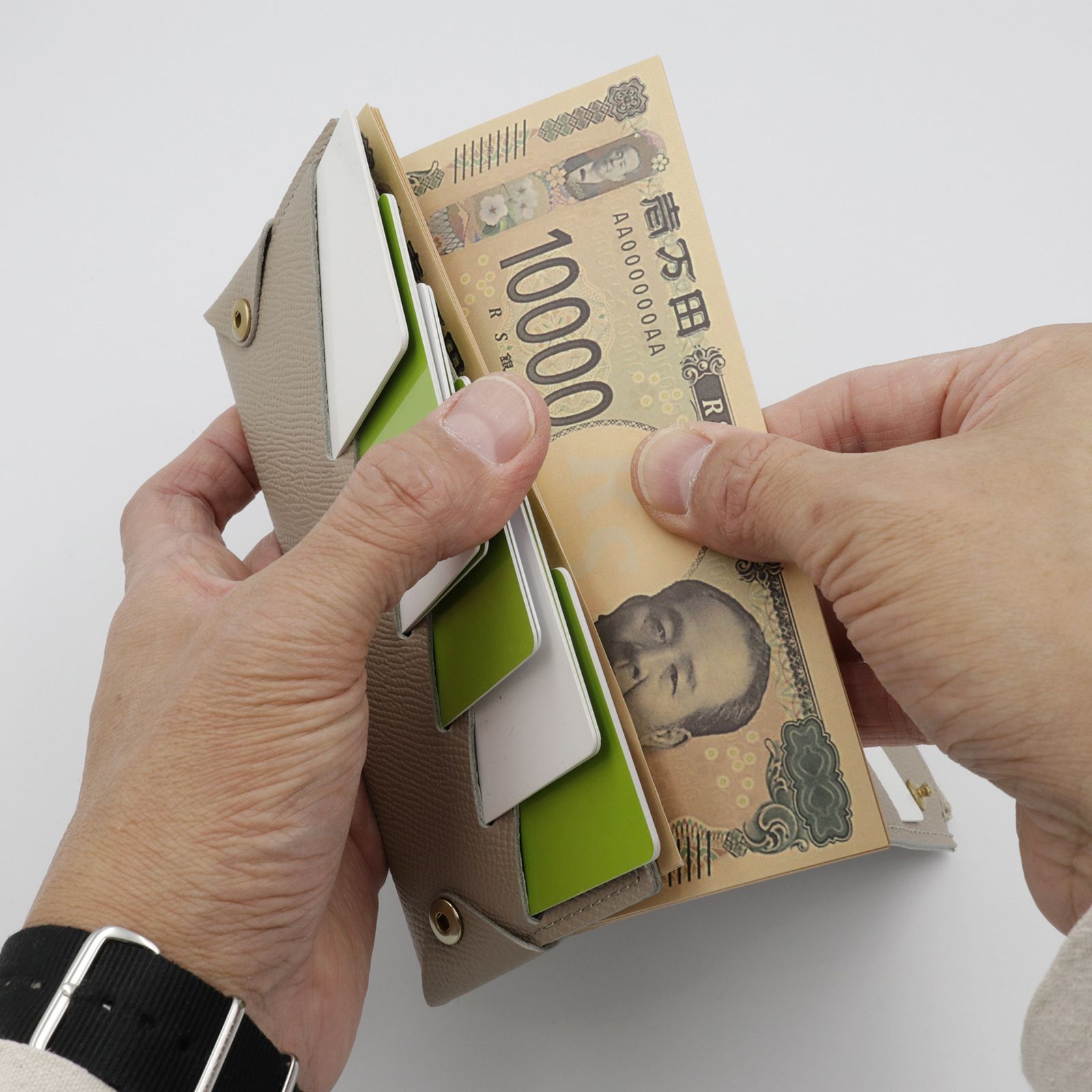 「小さく薄い長財布UNO ver.2 Plus Metallic Shrink」gunmetal silver