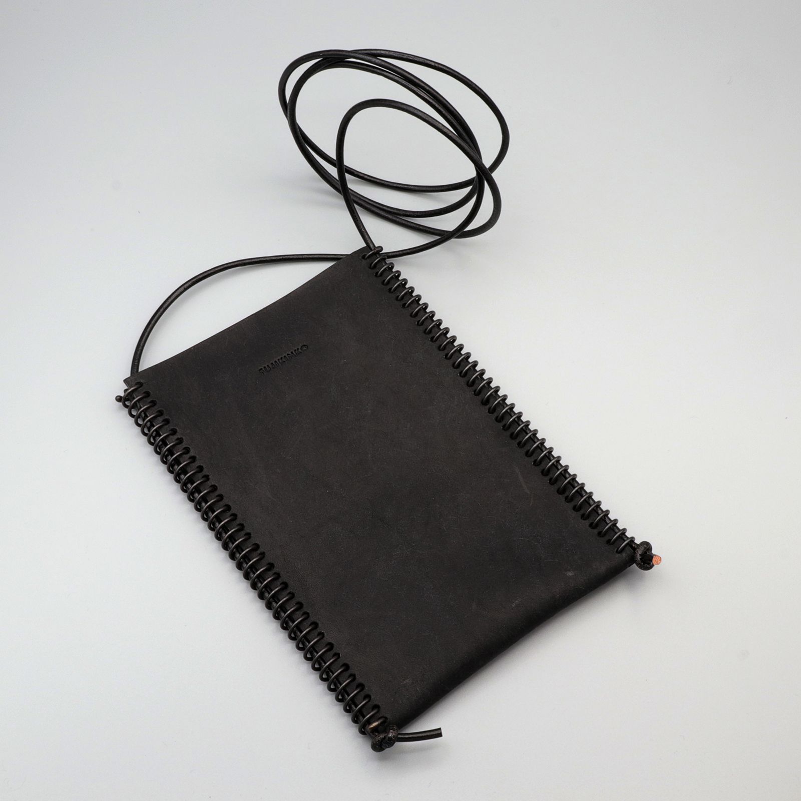 「TWIST 70 PHONE/CARD CASE」スマホショルダー ブラック×ブラック