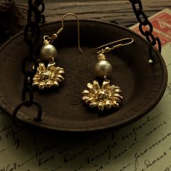 「70s パール&フラワー」ピアス イタリア