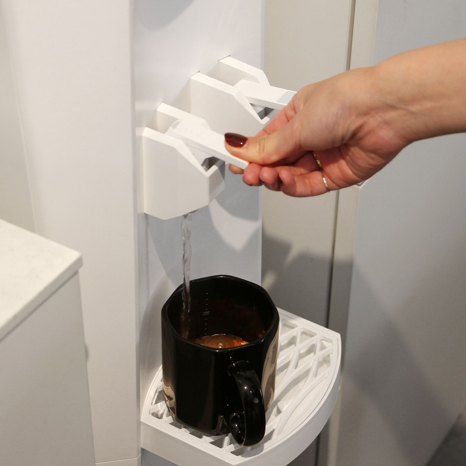 PORCELAIN MEASURING MUG "Black"