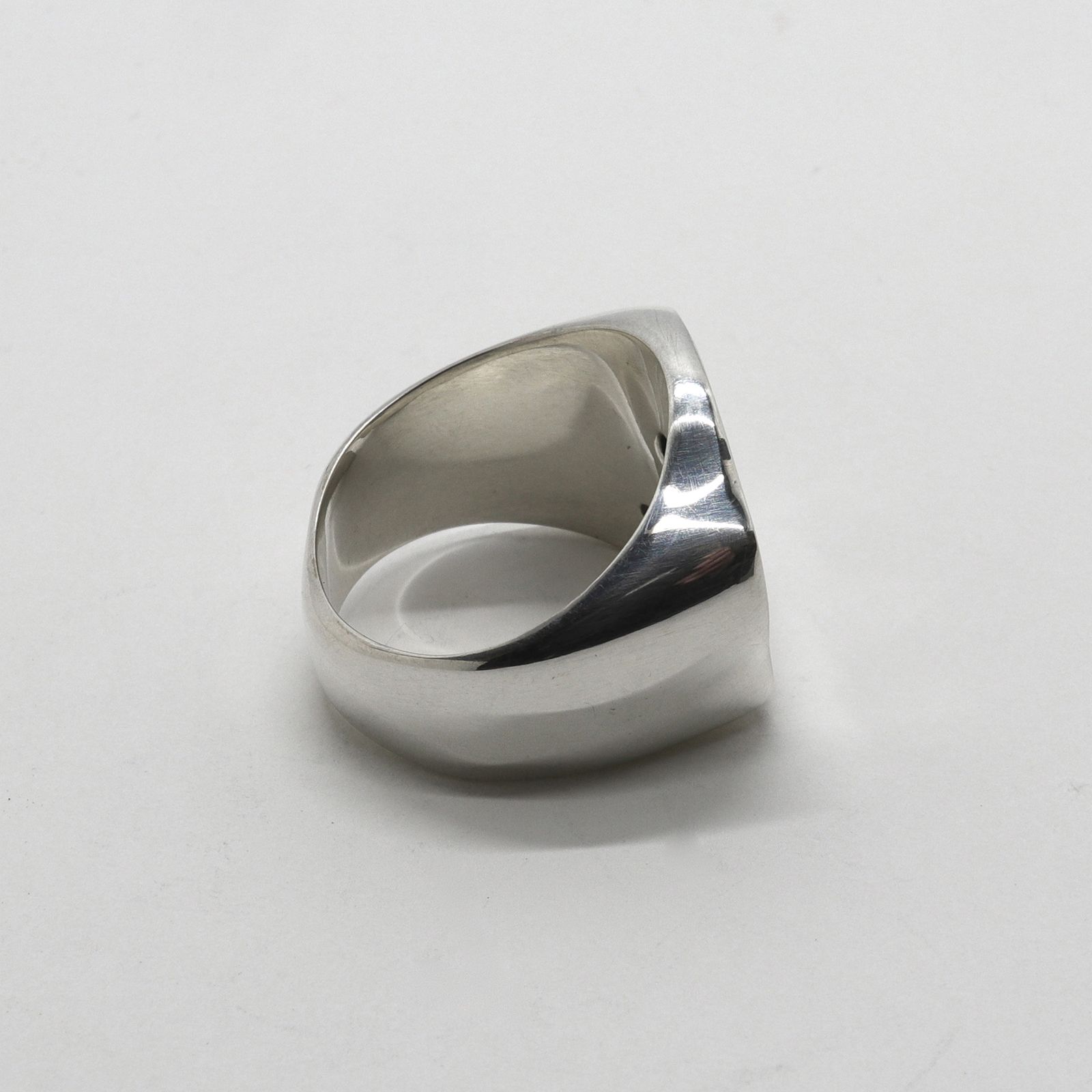 「The Ogling Skull Ring」リング