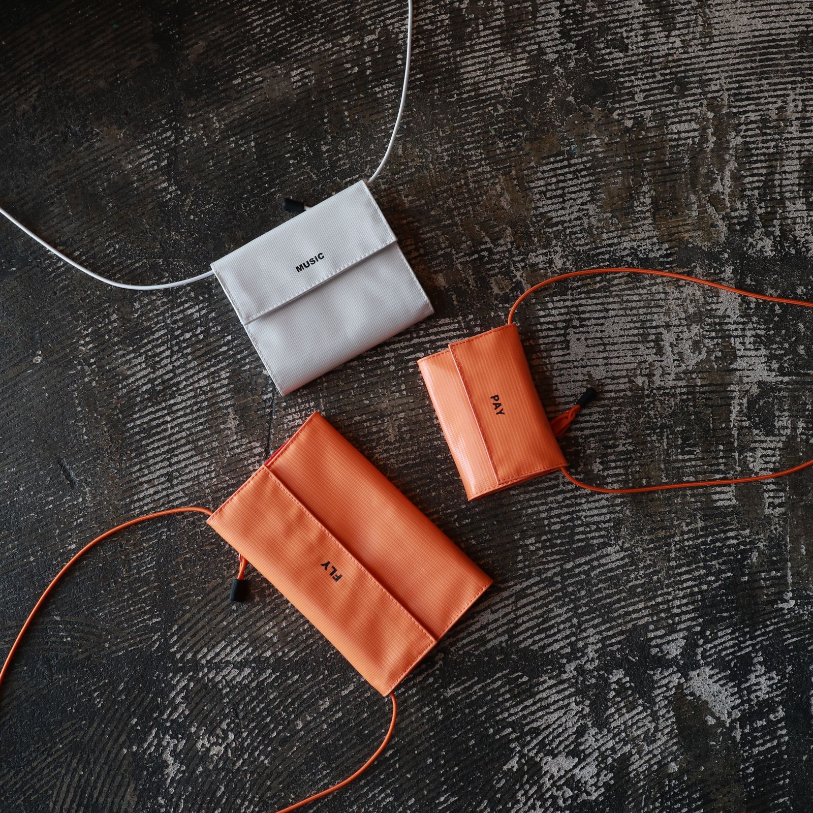 「FLY Long Wallet」ショルダーウォレットXL ホワイト