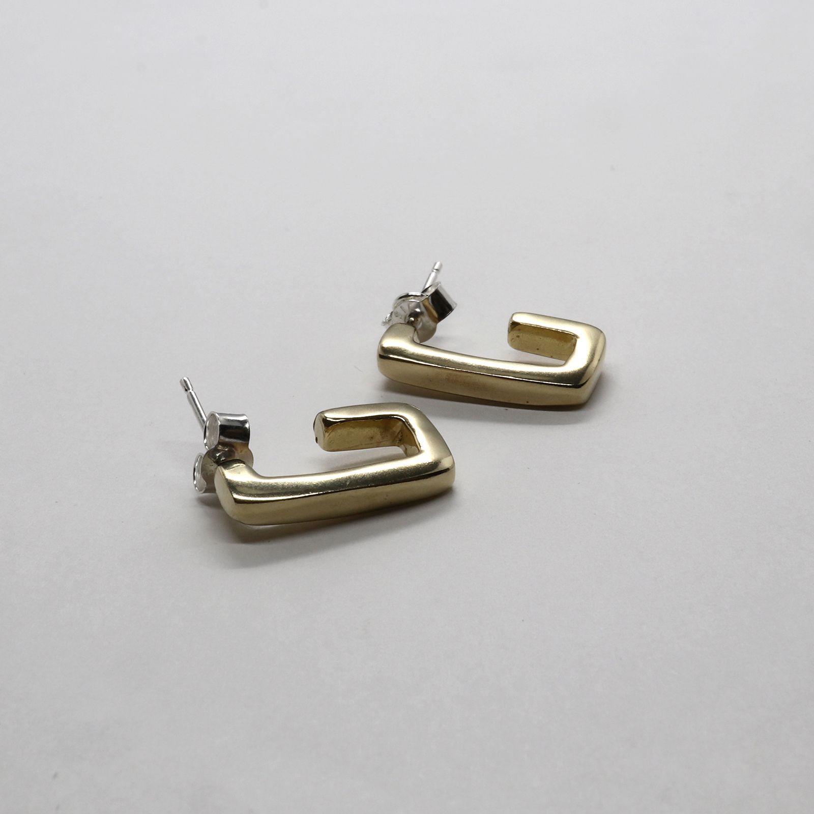 「Small Suquare Hoop Earring(brass)」ピアス