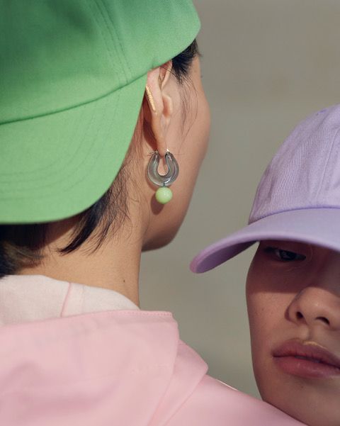 「Glass Hoop "C" Pierce MINI」ピアス(片耳) コーマ&グリーン