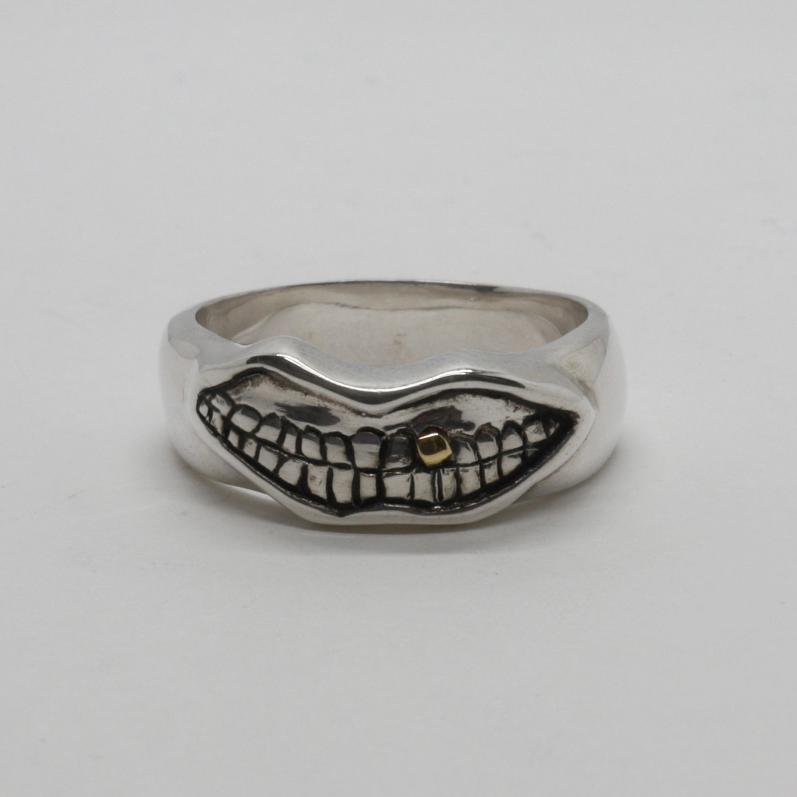 「The Golden Geezer Ring」リング