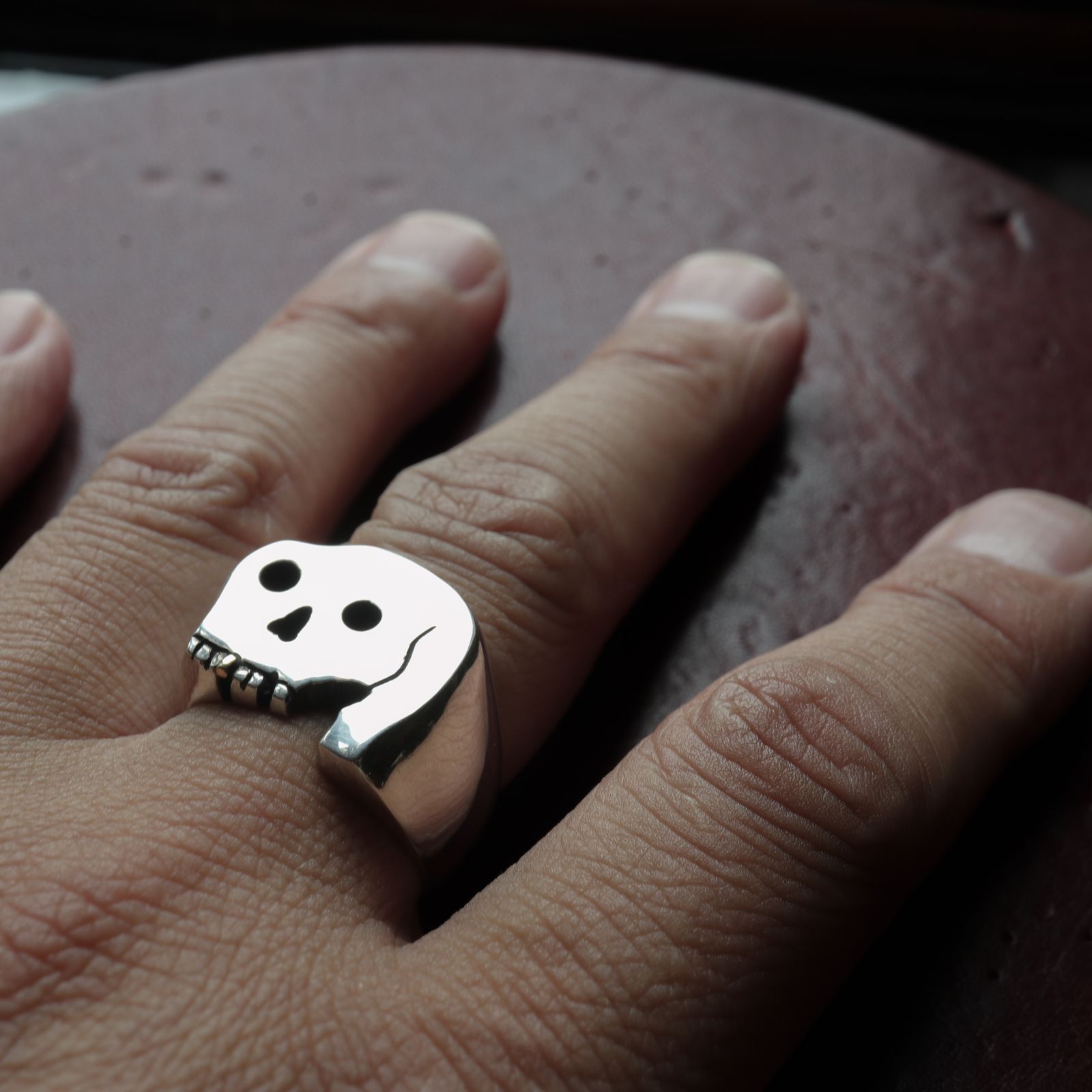 「The Ogling Skull Ring」リング