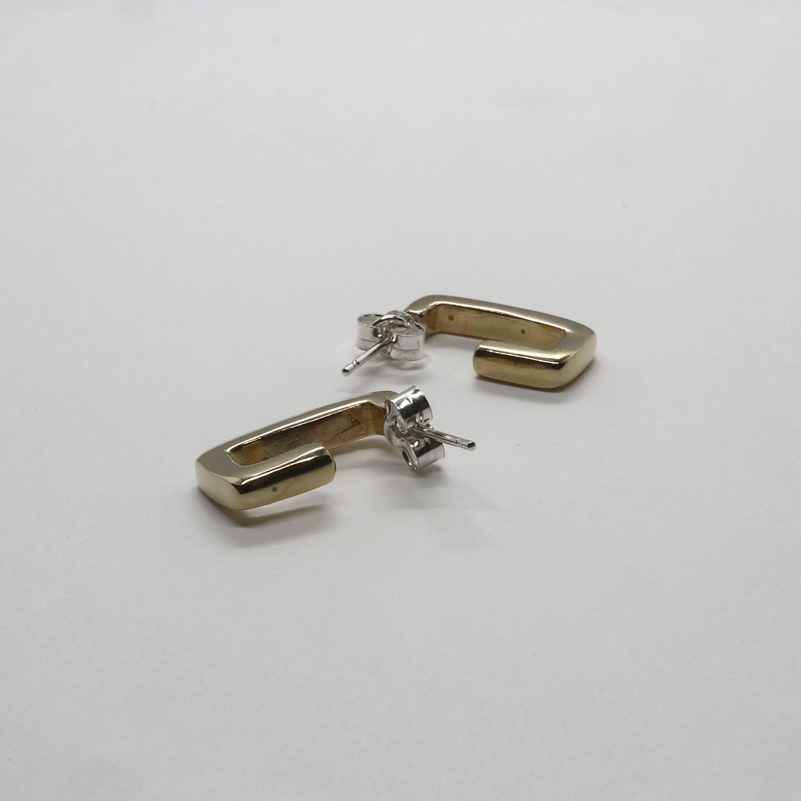 「Small Suquare Hoop Earring(brass)」ピアス
