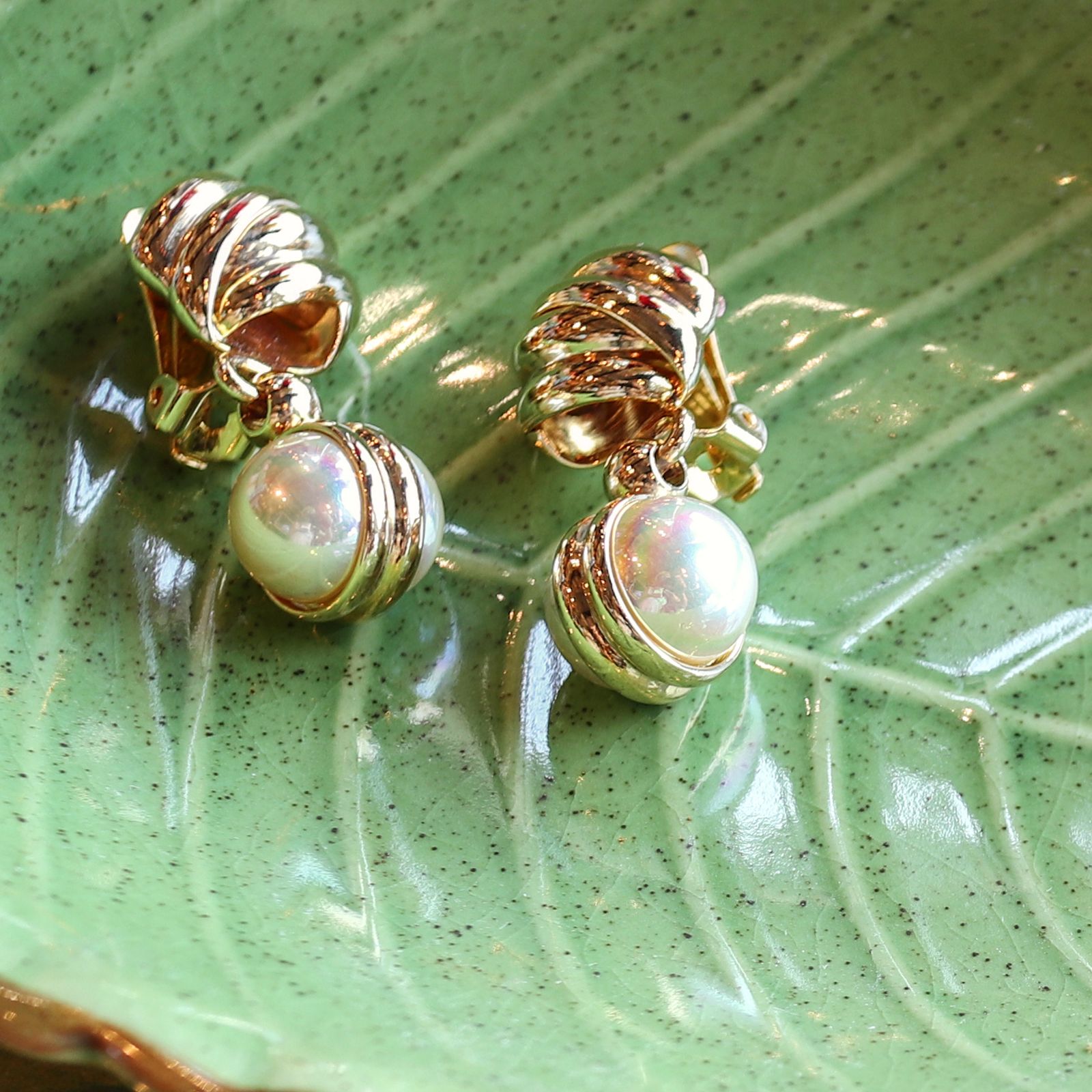 「メタル＆オーロラパール」イヤリング イタリア Beauty Brass