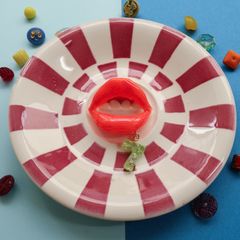 「LIP7ラインストーン」ブローチ