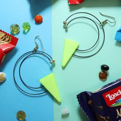 「80s ダブルフープアロー」 ネオンイエロー ピアス イギリス