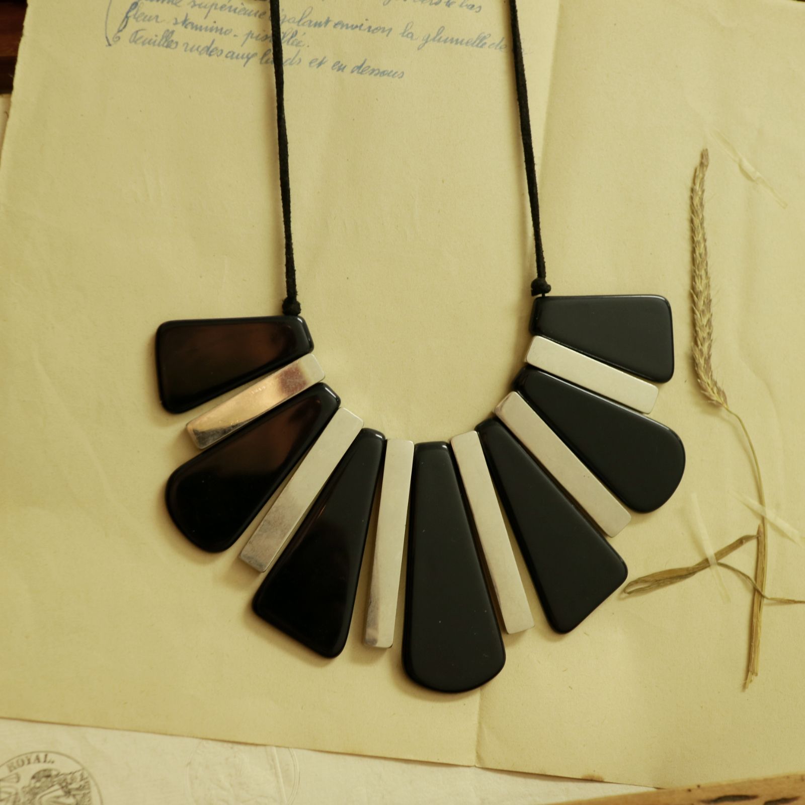 「ラージフラットビーズレトロ」ネックレス BETTY JACKSON BLACK イギリス