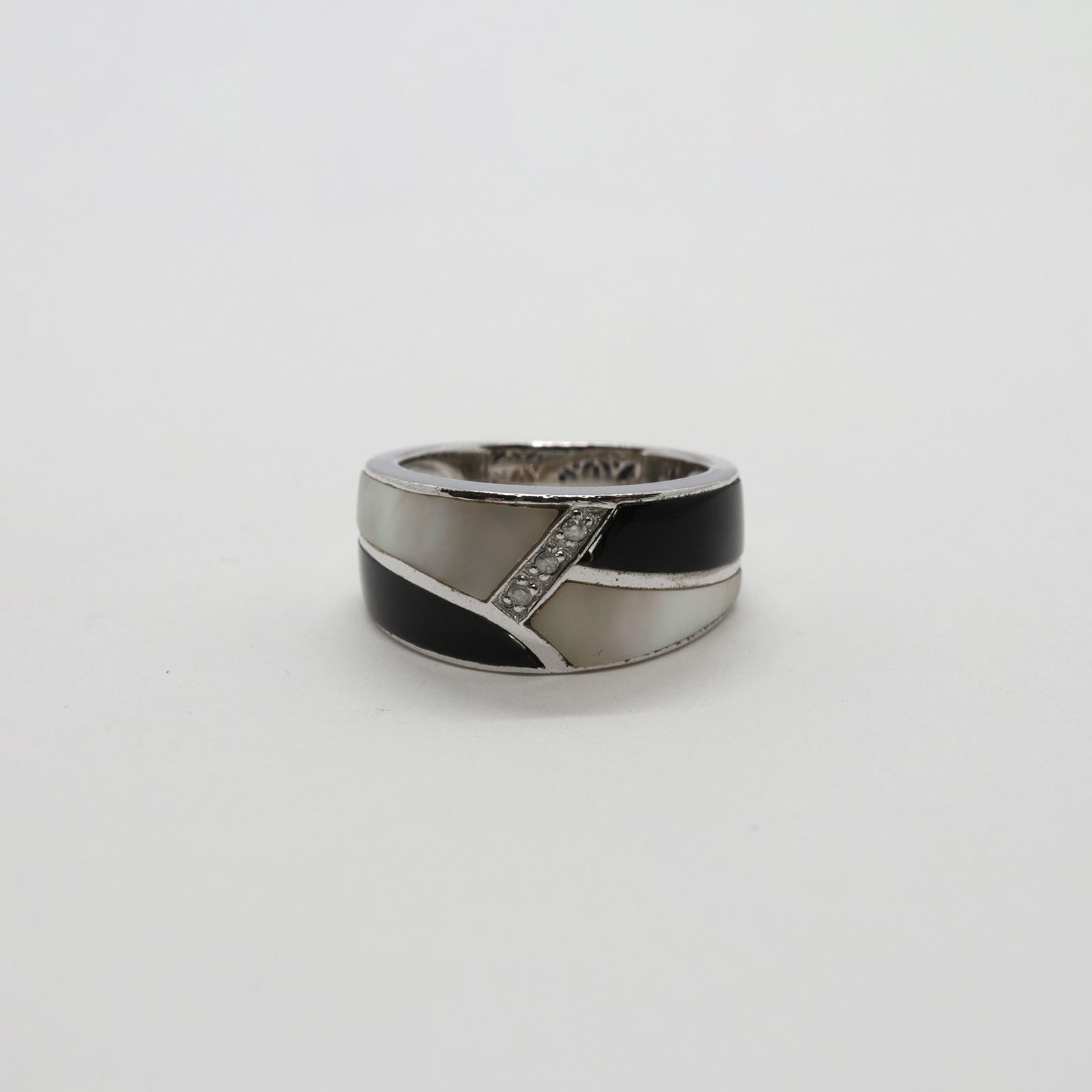 「エクリプスデザイン（マザーオブパール&オニキス&メレダイヤ0.03ct）」リング ヨーロッパ silver925