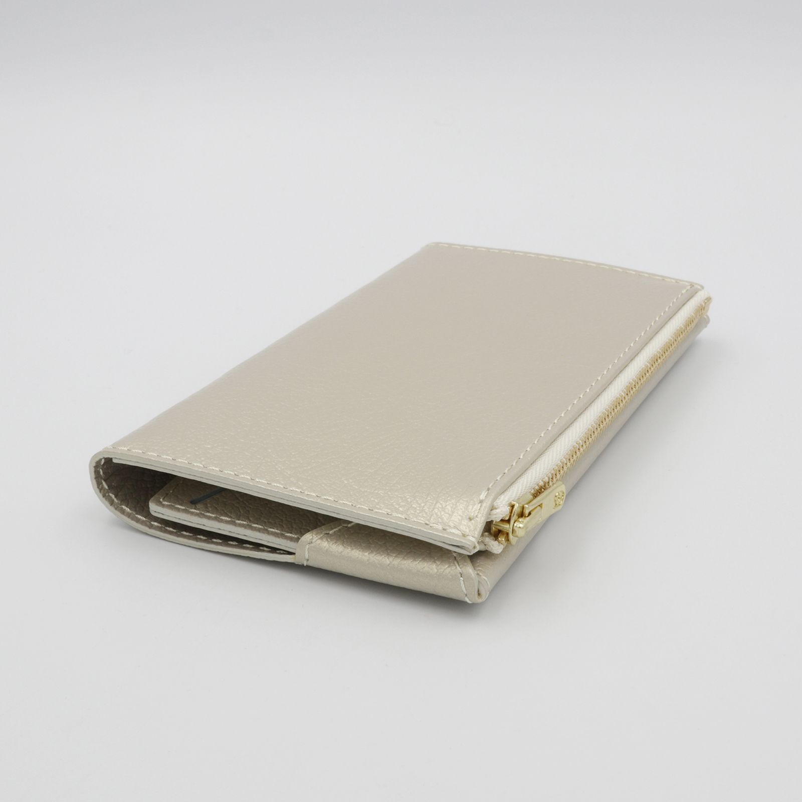 「小さく薄い長財布UNO ver.2 Plus Metallic Shrink」champagne gold