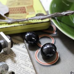 「ヘマタイトカボション」イヤリング フランス