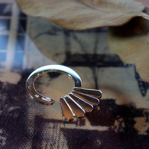 「PEACOCK EYERLUSH RING」リング