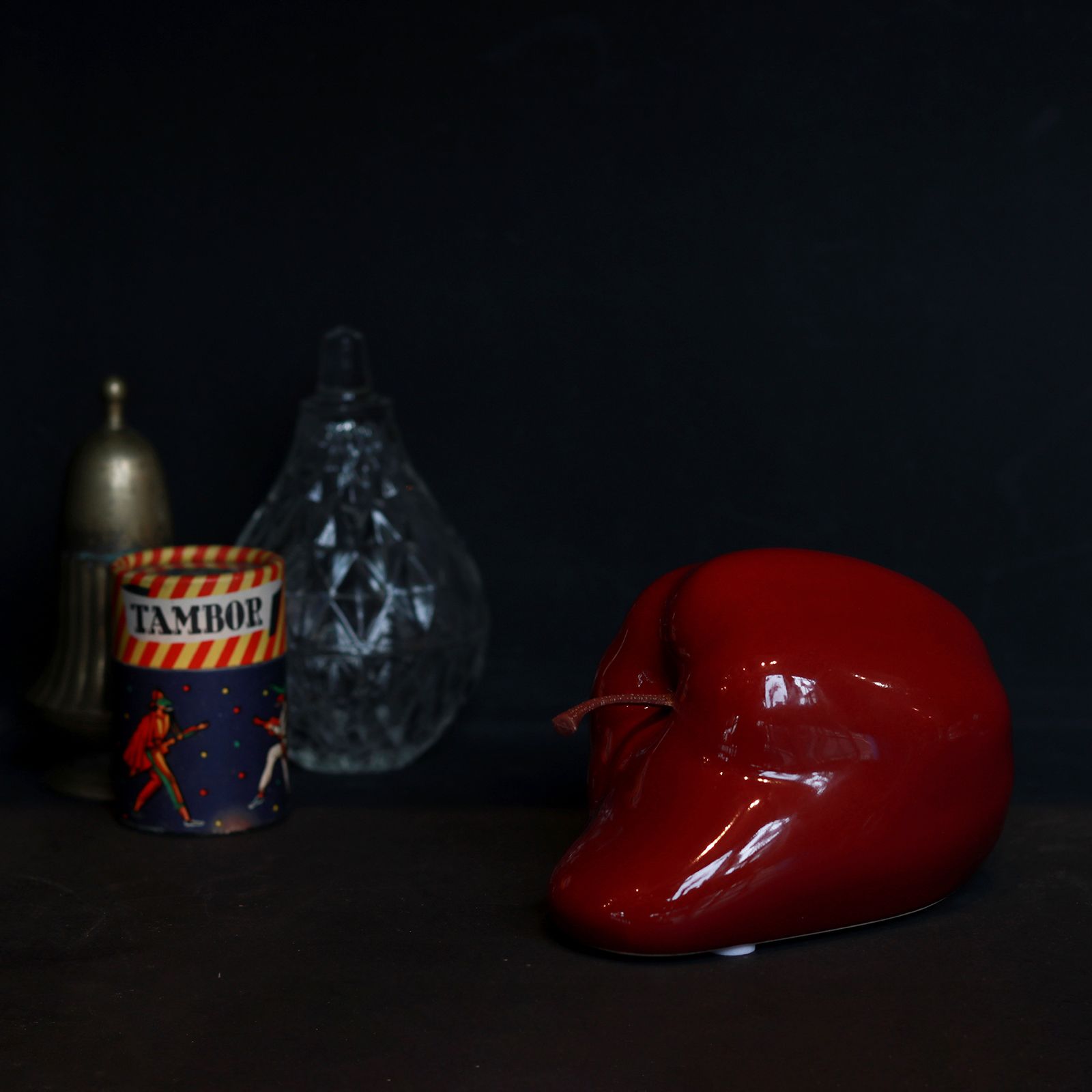 「ROBBEN DEEP APPLE」溶けたリンゴのオブジェ