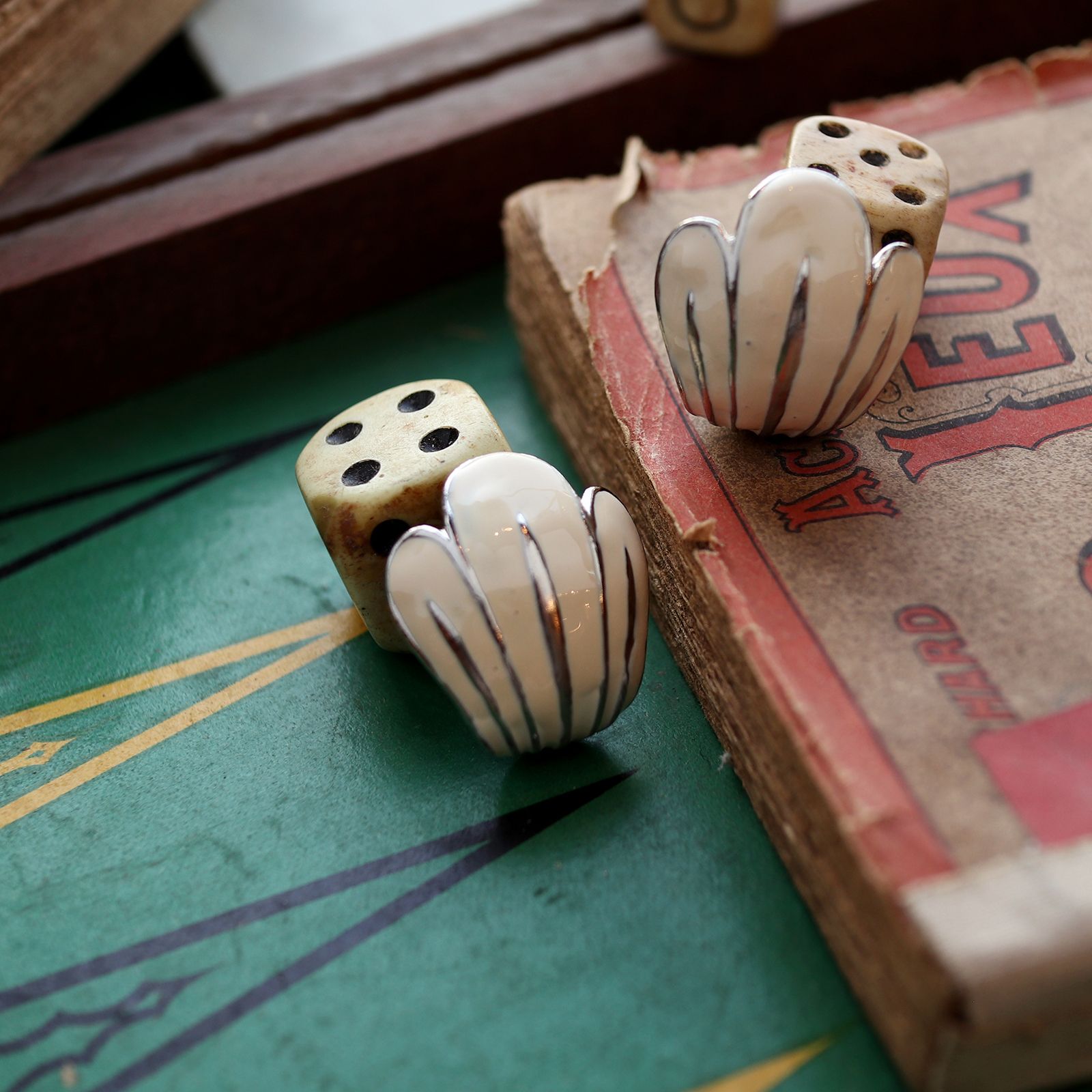 「エナメルリリー」イヤリング フランス ORENA paris