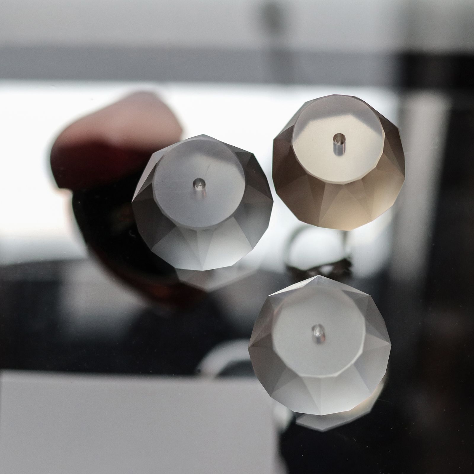 「CRYSTAL INCENSE HOLDER」Clear