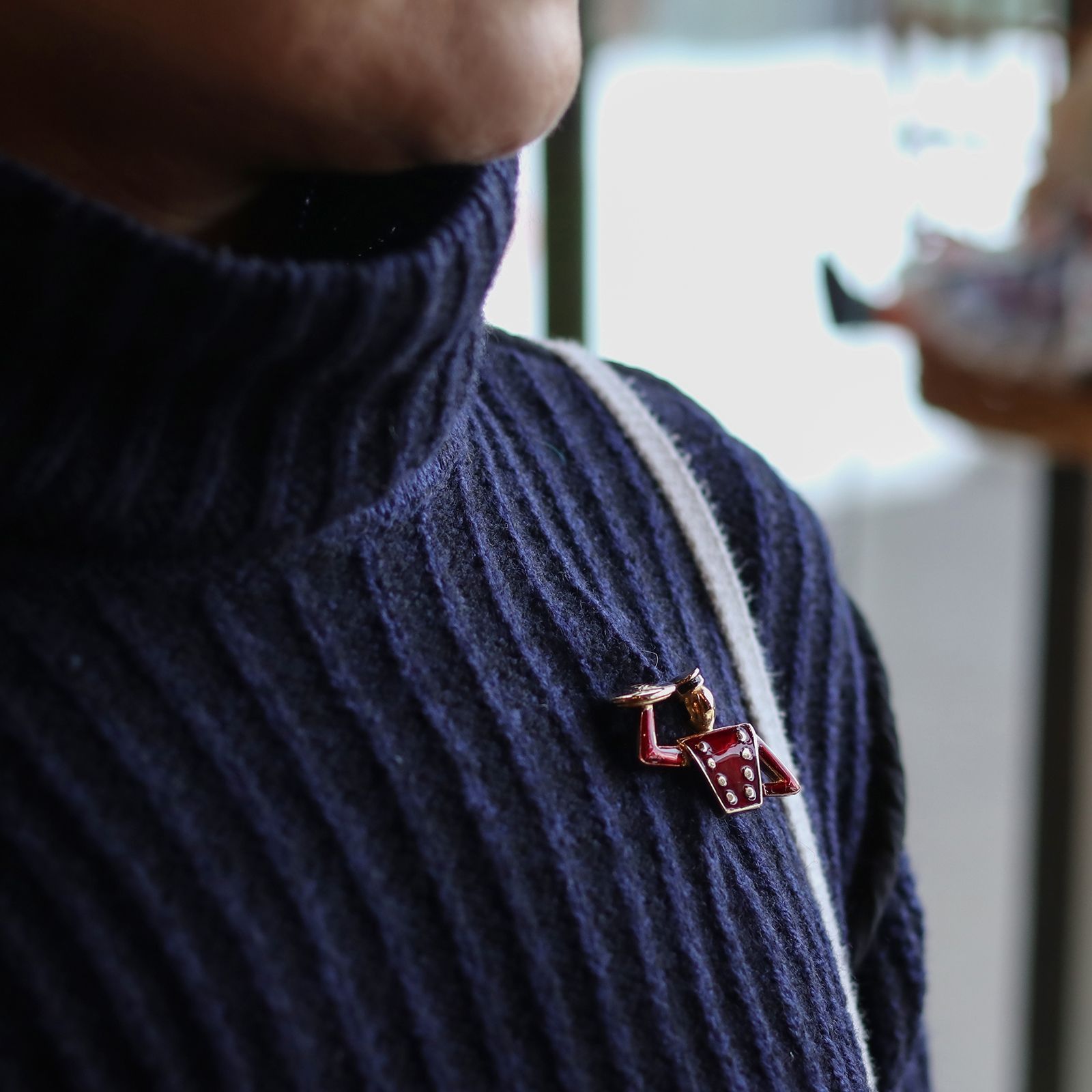 「ギャルソン」ブローチ ヨーロッパ