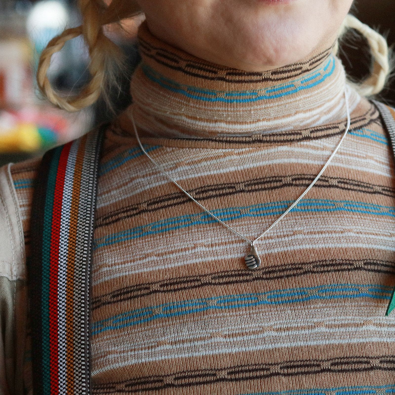 「Thumbs Up Necklace」ネックレス