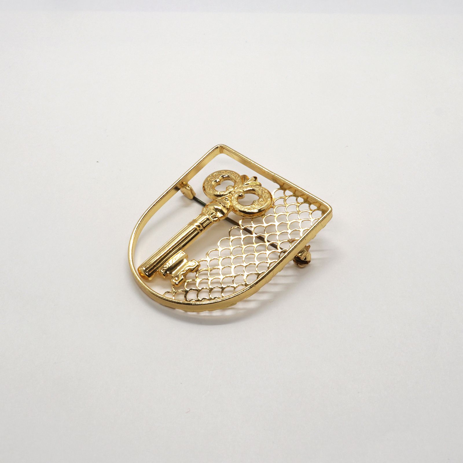 「キーオンエンブレム」ブローチ ヨーロッパ