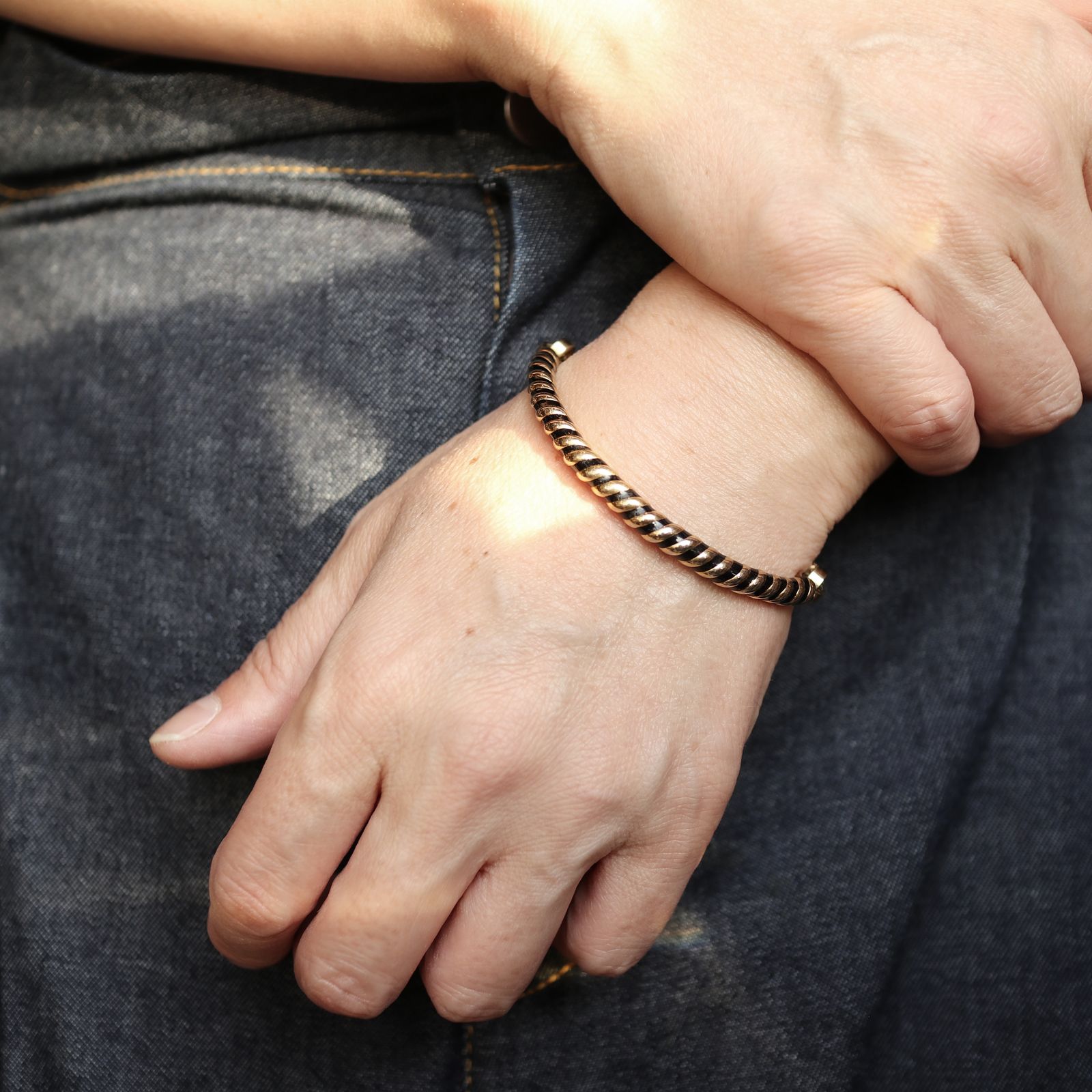 「ツイストバングル」ブレスレット イタリア BIJOUX CASCIO