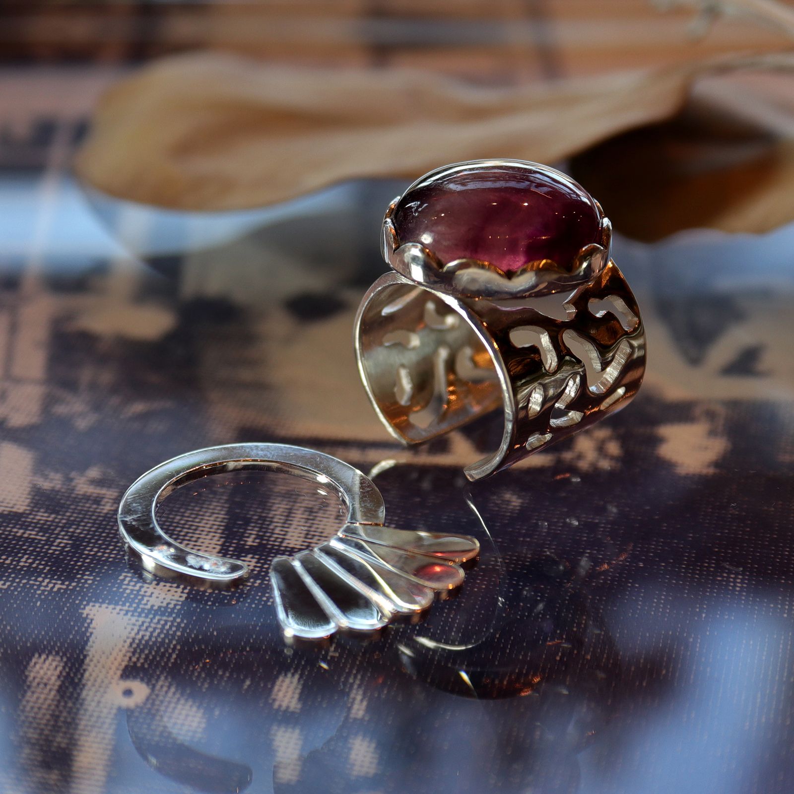 「PEACOCK EYERLUSH RING」リング