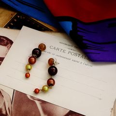 「カラフルハーフオブロングパール」ピアス
