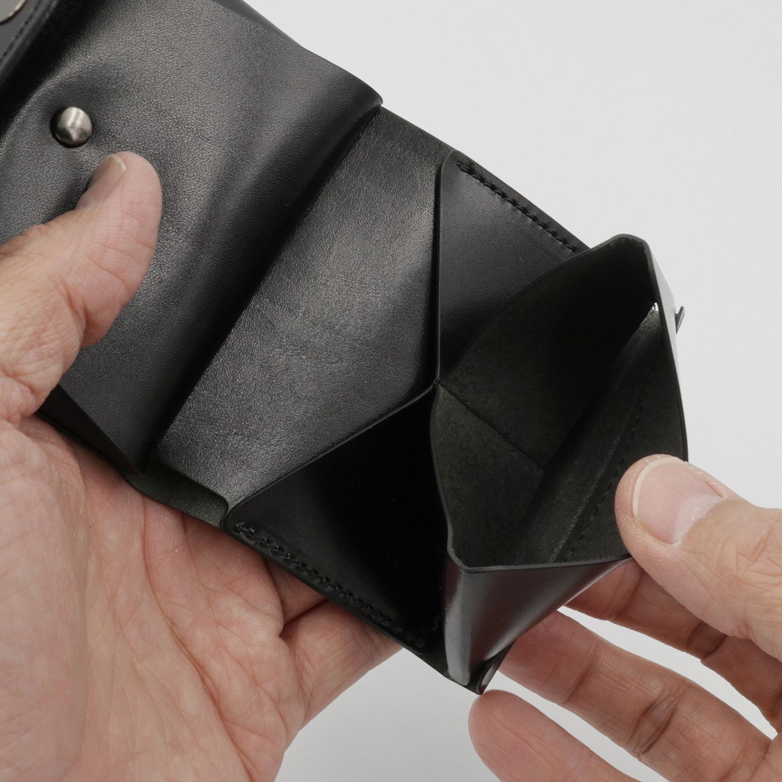 「三つ折りミニ財布PALUMO Rugato」black