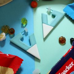 「70s フープトライアングル」 ブルー ピアス イギリス