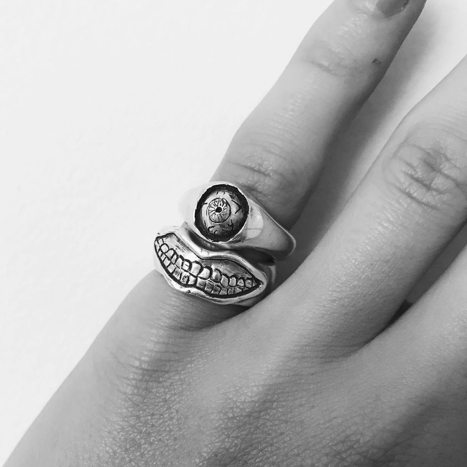 「The Golden Geezer Ring」リング