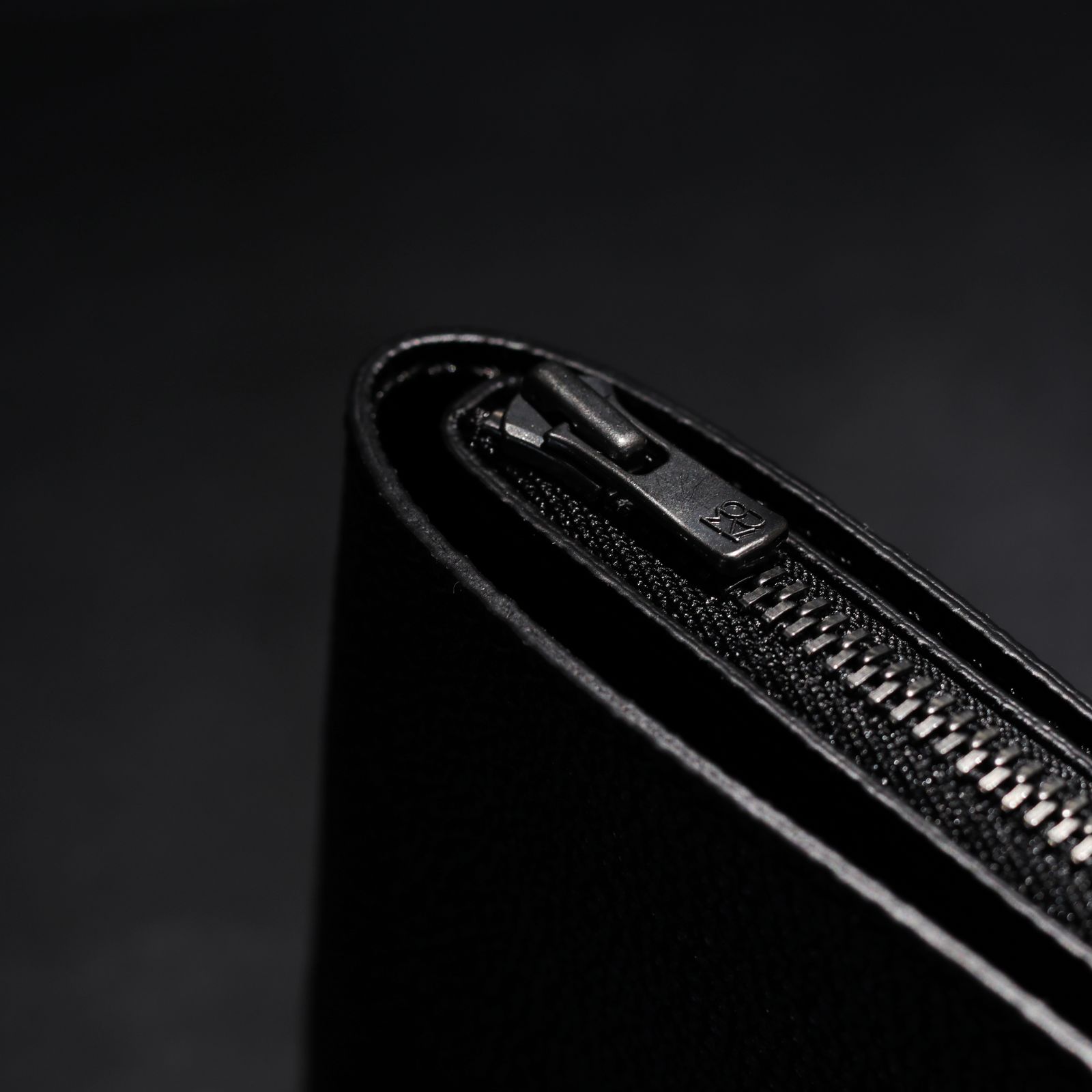 「小さく薄い財布SAKU ver.3 黒桟革」黒