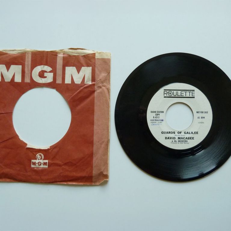 今回の企画の元ネタとなったレコードのサンプル盤。こちらは参考画像で商品に付属しません。