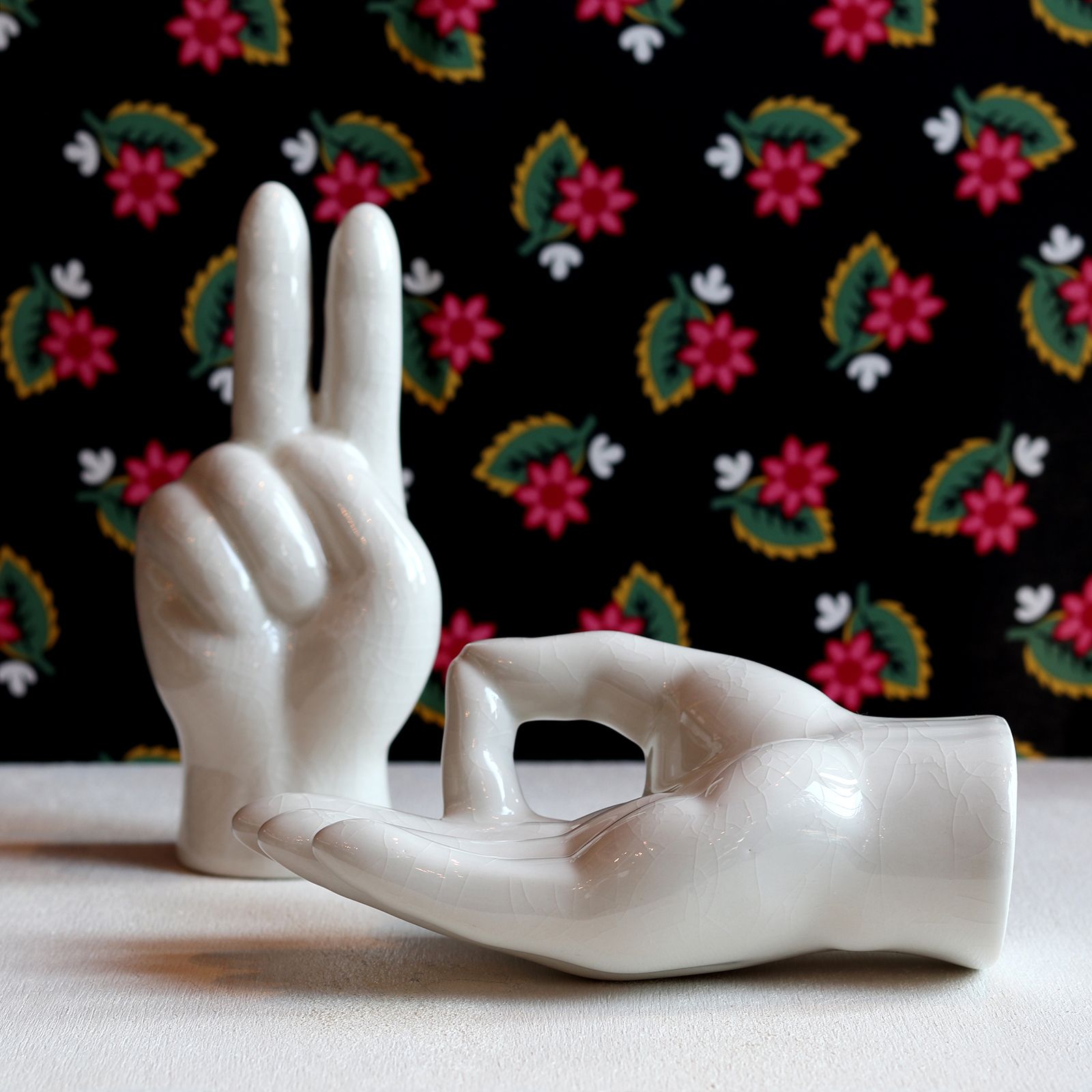 Porcelain Hand Objet “Peace”