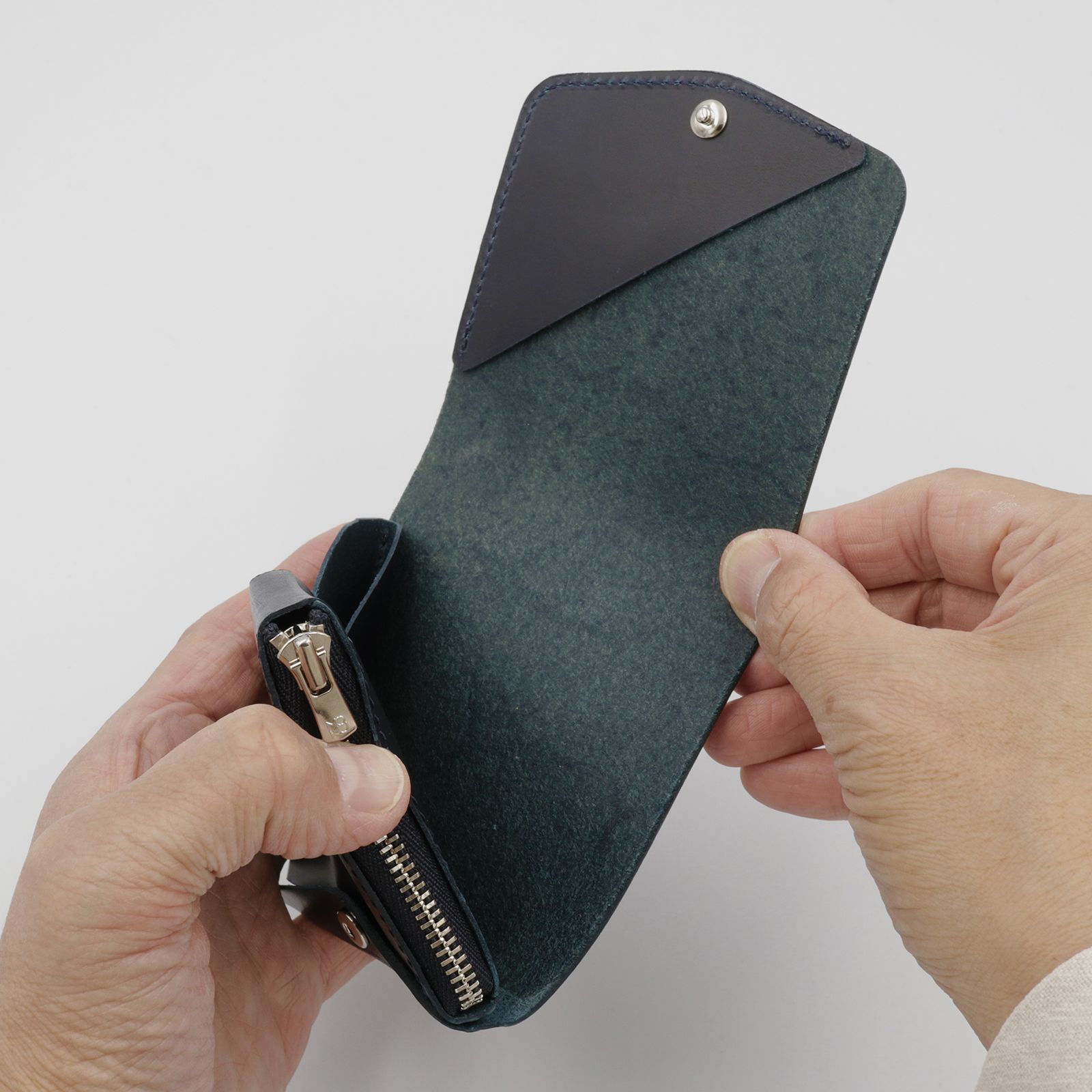 「小さく薄い財布SAKU ver.3 Buttero」darknavy