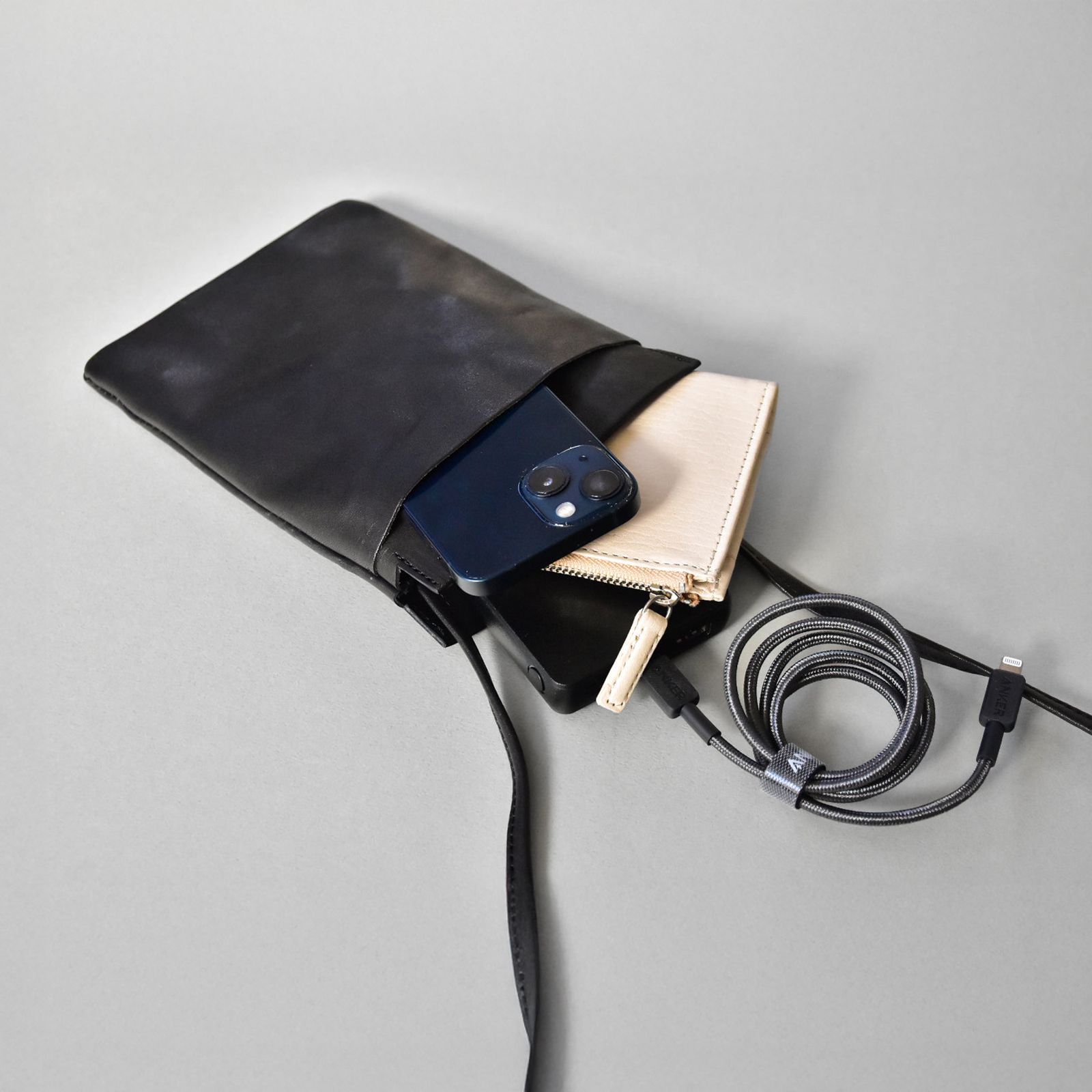 「TOKYO NUME」スマートフォンポーチ ブラック