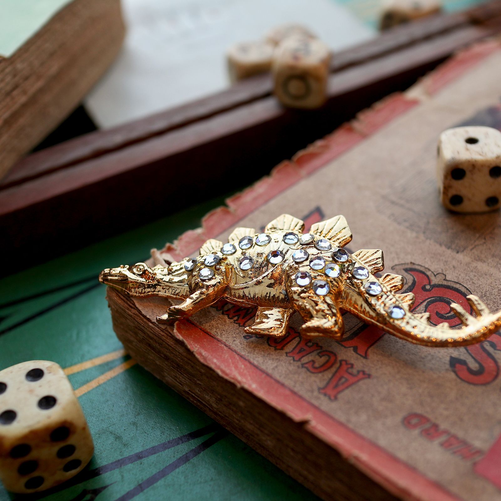 「クリスタルサウルス」ブローチ ヨーロッパ