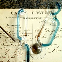 「Sun Catcher TwoTone」ピアス クリア×ブルー