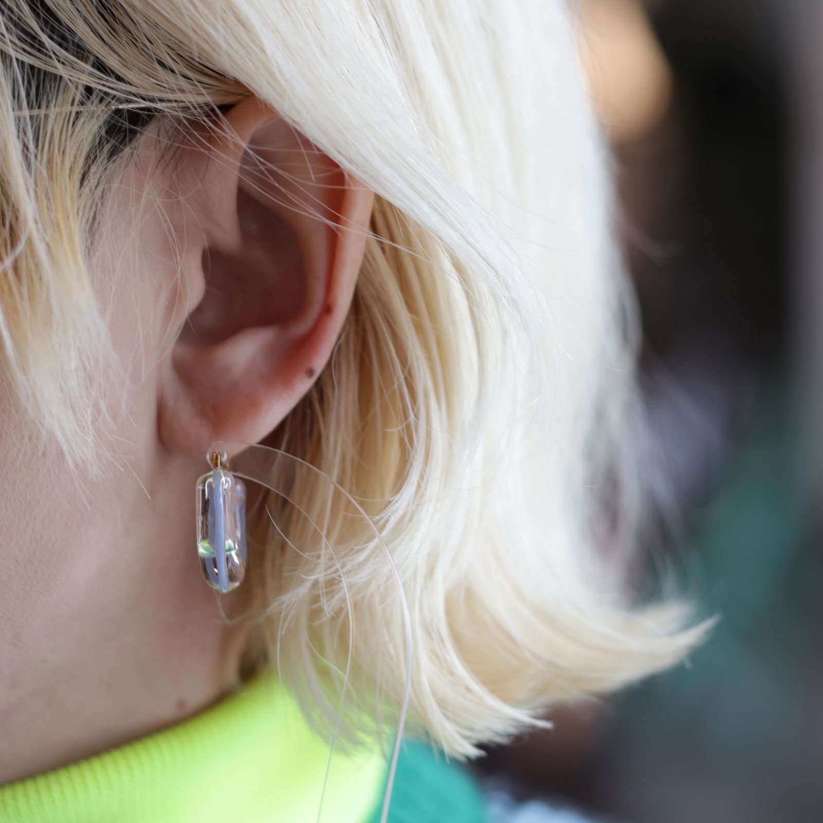 「Glass Hoop “U" LINE」ピアス（片耳） ブルー
