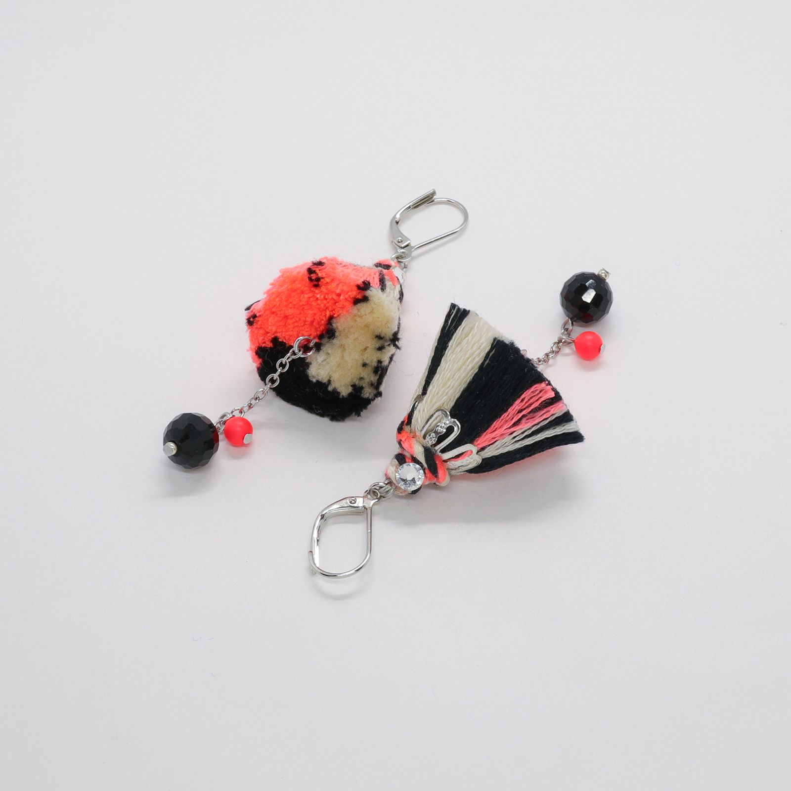 「Le conte de Pamellah シンメトリー」ピアス