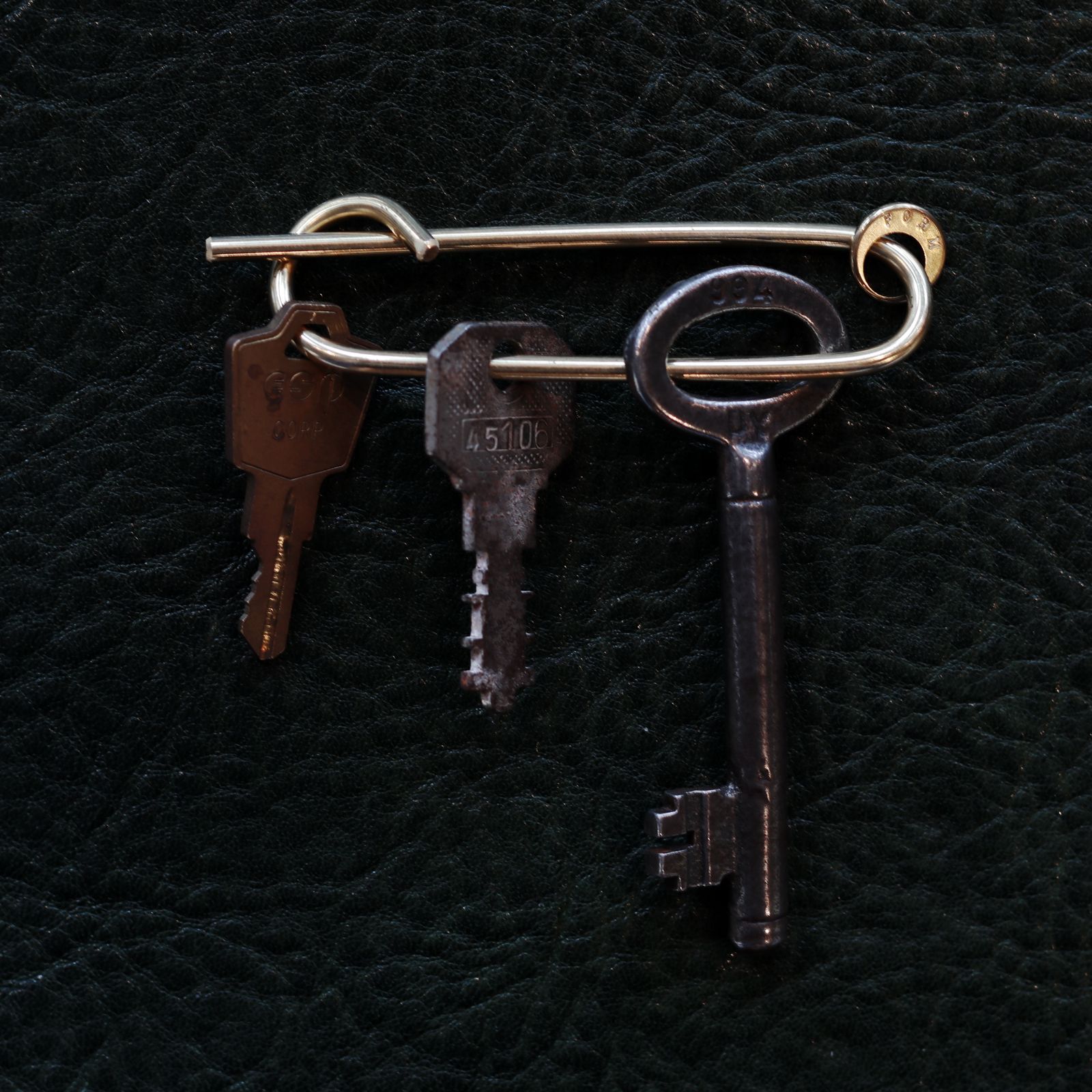 「KEY HOLDER」キーホルダー キーリング FORM × amabro