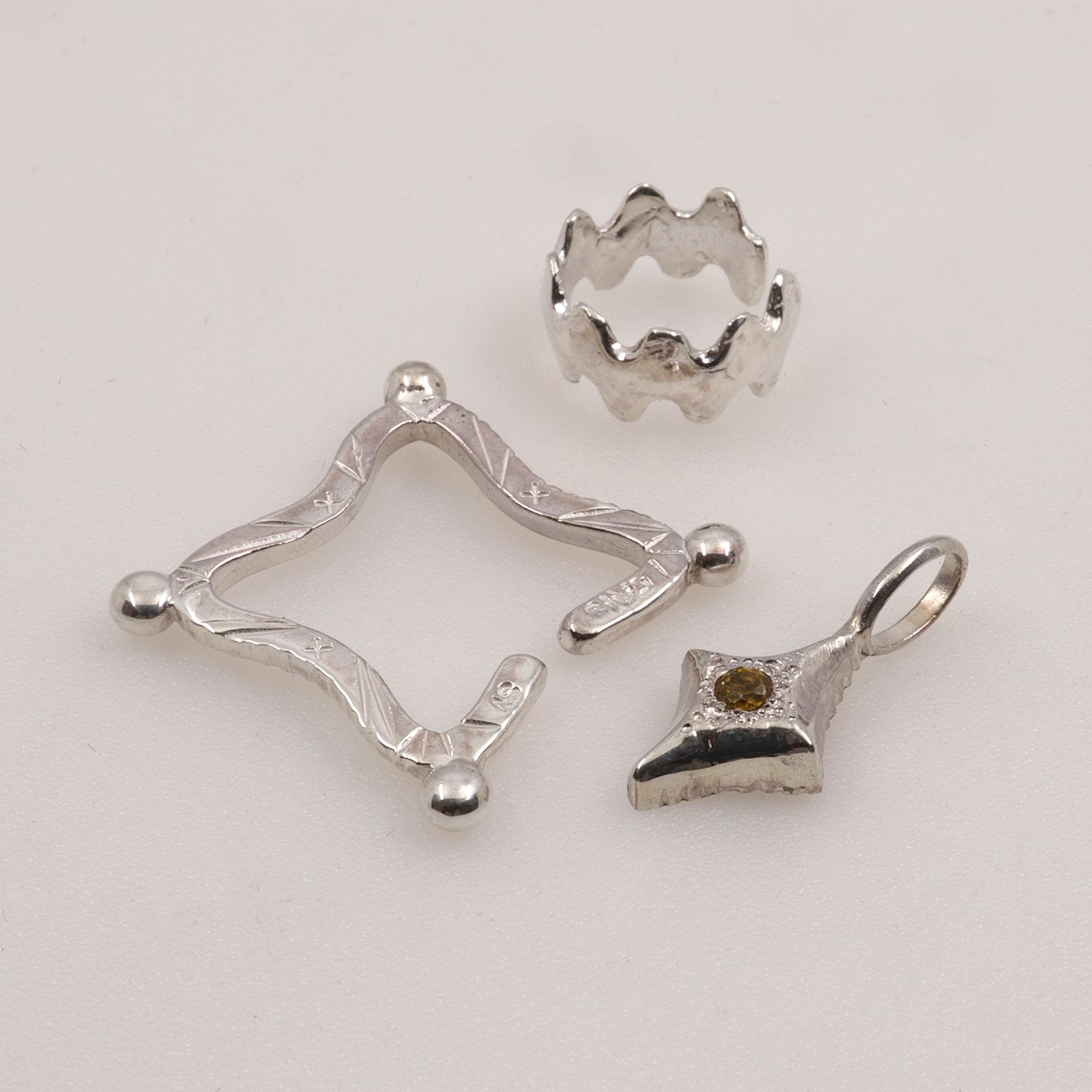 「TWINCLE DIA CUFFS」イヤーカフ