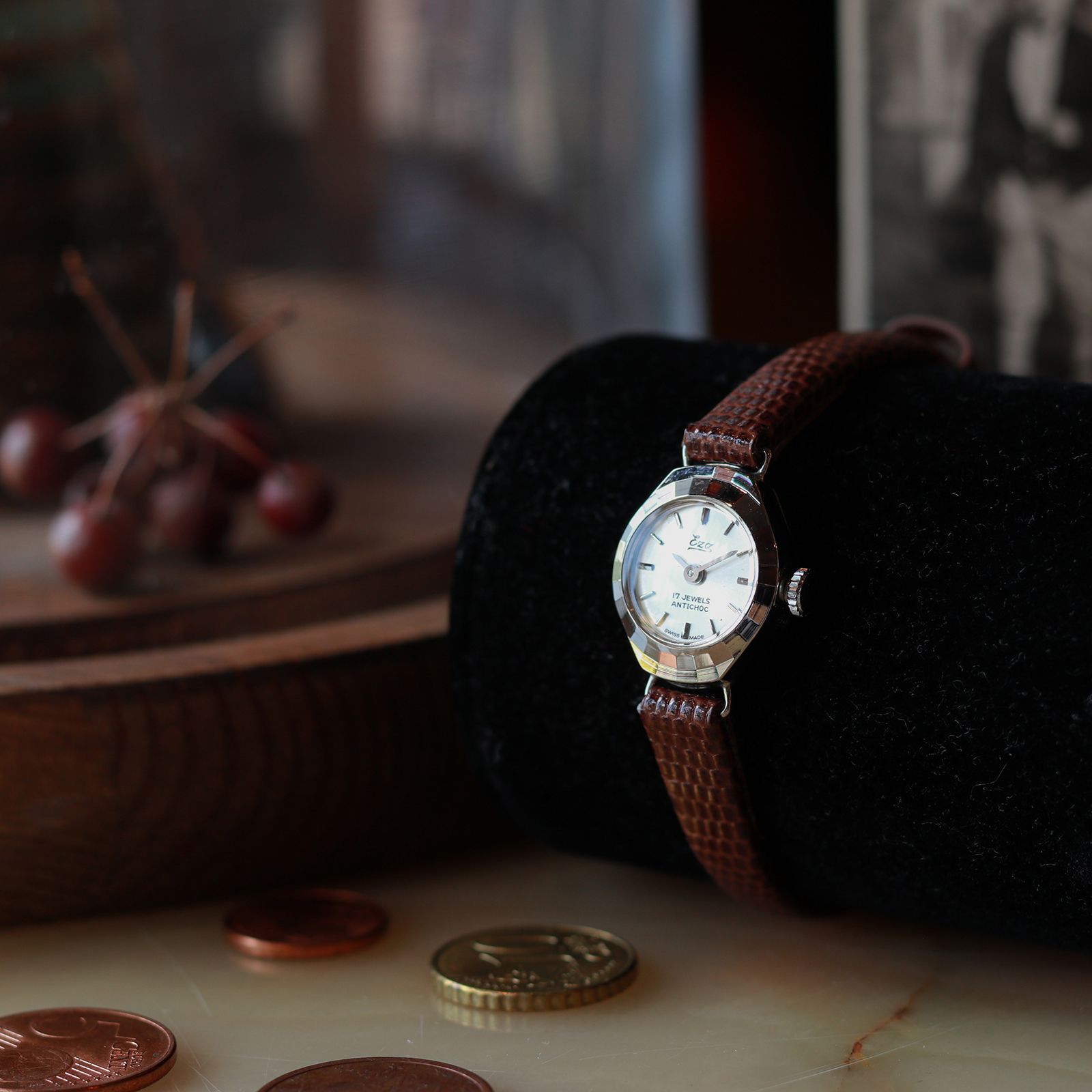 8,428円デッドストック　Ｅａｓｔｓａｎ １７石　ＡＳ１１８７ 薄型　手巻き腕時計　機械式