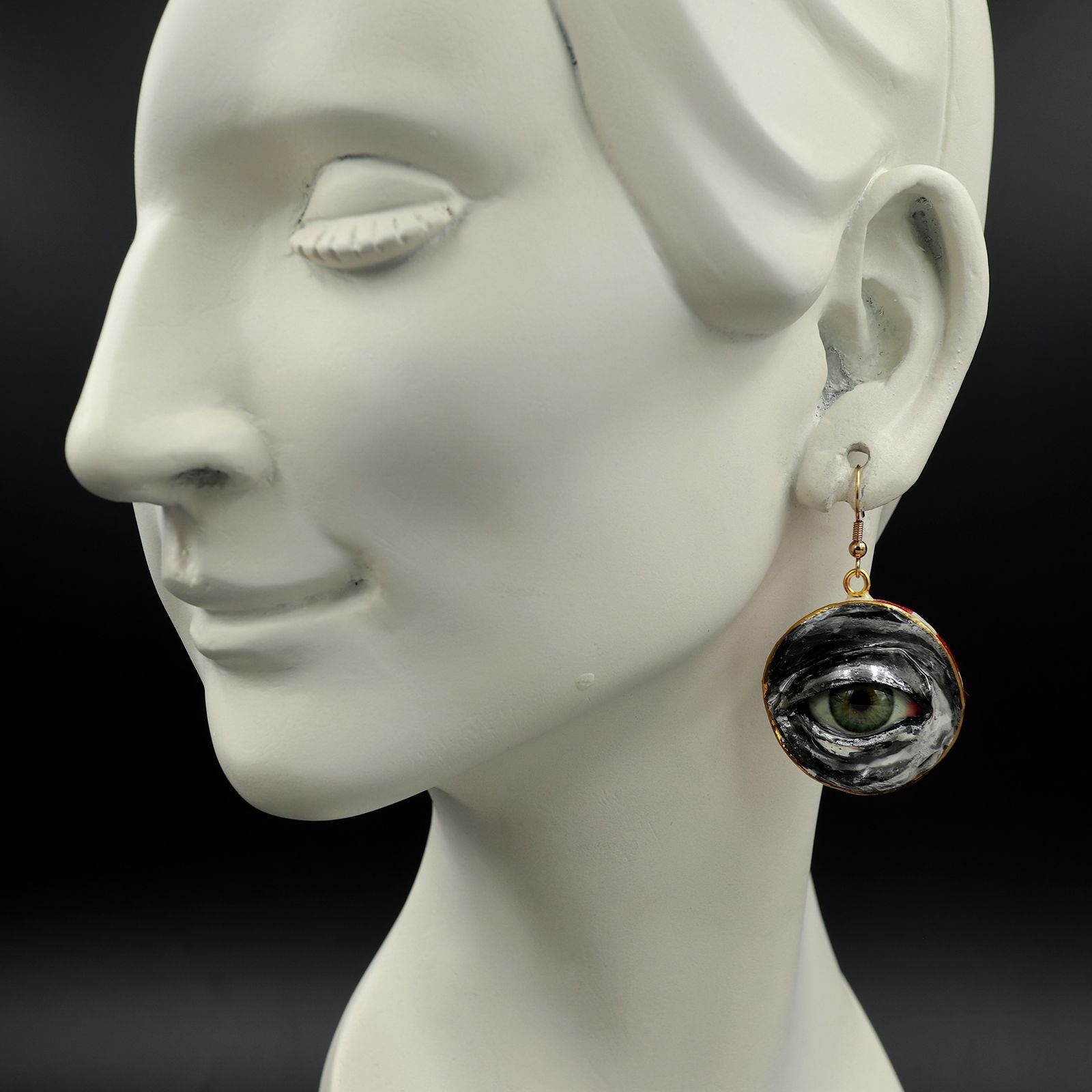 「目」ピアス（片耳） レッド×シルバーB