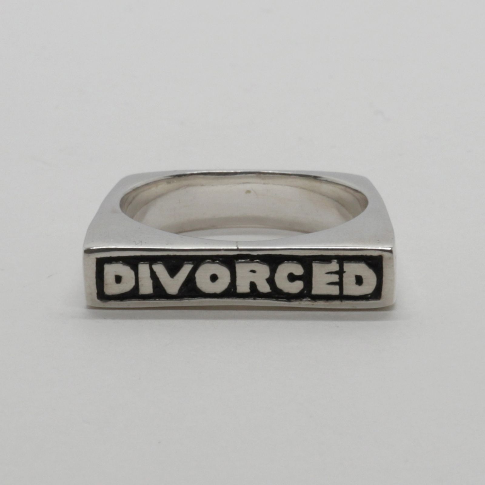 「The Divorced Ring」リング