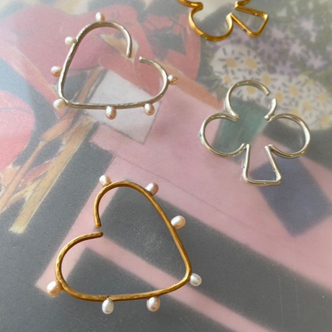 「TRUMP QUEEN JEWEL CUFF」イヤーカフ ゴールド