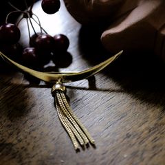 「70s三日月モチーフフリンジ」ブローチ ヨーロッパ