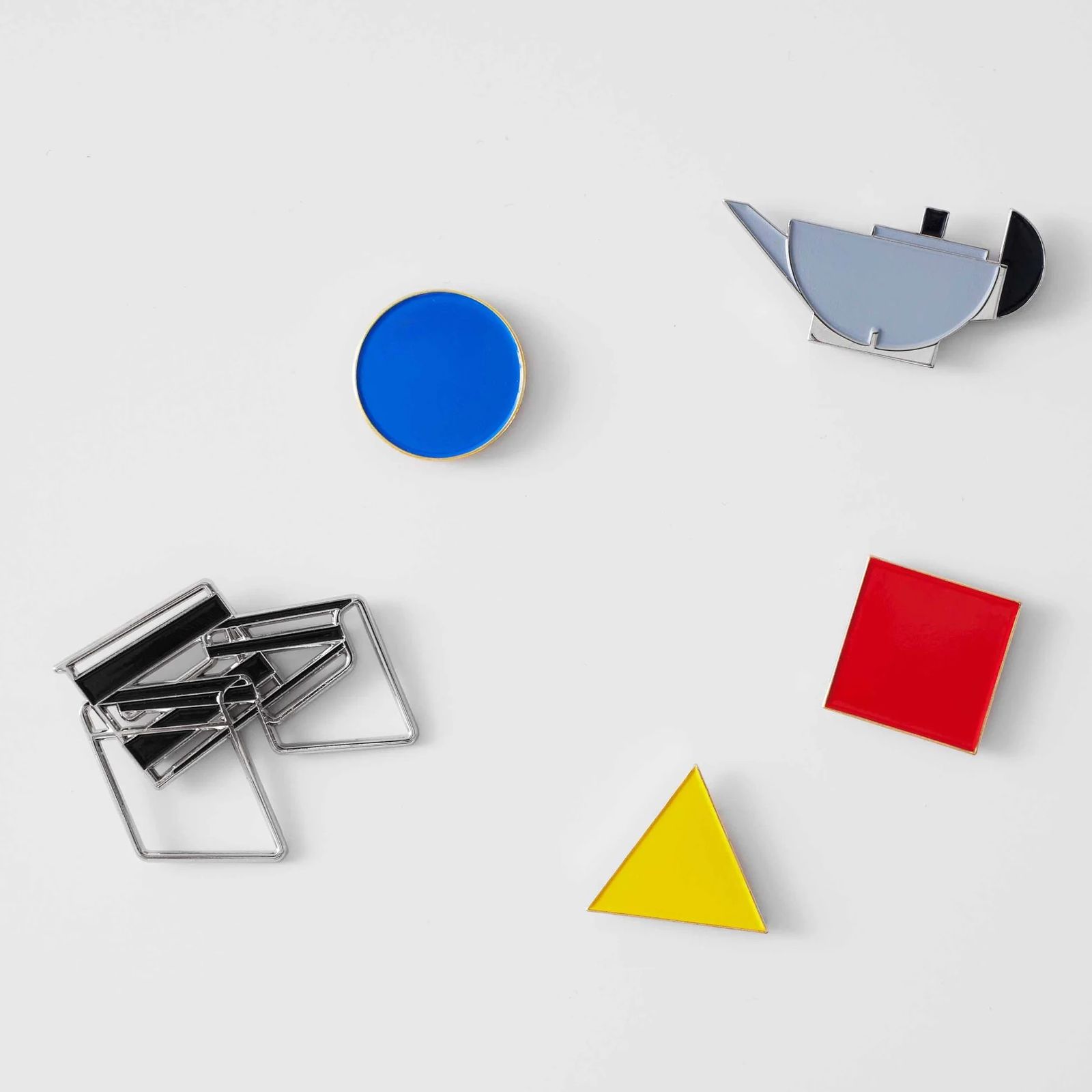 「Basic Forms in the Primary Bauhaus Colours」ピンズ バウハウスコレクション
