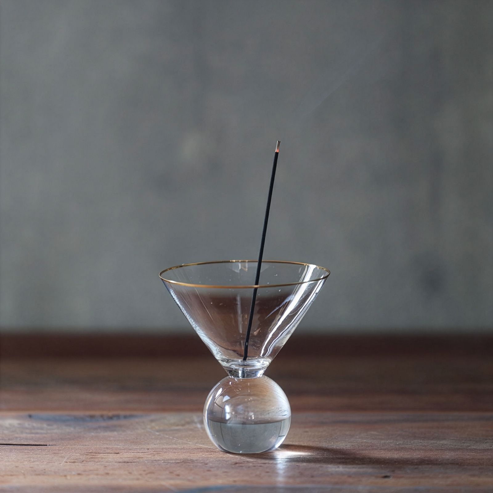 "HAZEL TINY ALLE A TE SPHERE"お香立て